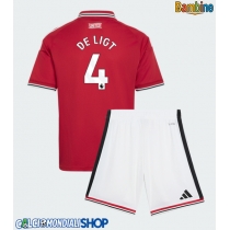 Maglie da calcio Manchester United Matthijs de Ligt #4 Prima Maglia Bambino 2026-27 Manica Corta + Pantaloni corti)